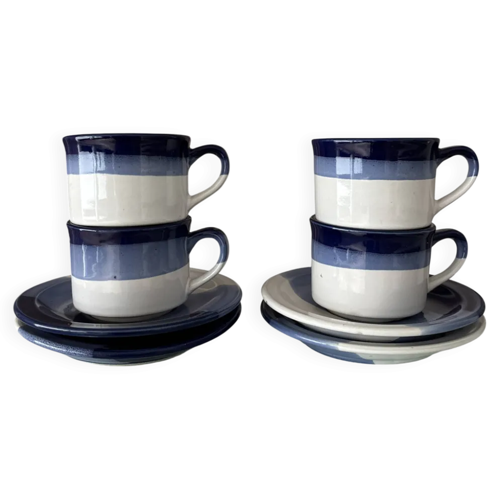 Ensemble de 4 tasses et soucoupes en poterie vintage – Émaillées à la main en bleu et blanc