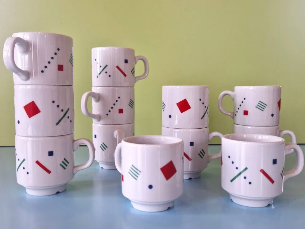 Ensemble de 12 tasses Memphis postmodernes par Royal Mosa Maastricht, Pays-Bas