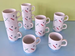 Ensemble de 12 tasses Memphis postmodernes par Royal Mosa Maastricht, Pays-Bas