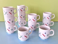 Ensemble de 12 tasses Memphis postmodernes par Royal Mosa Maastricht, Pays-Bas