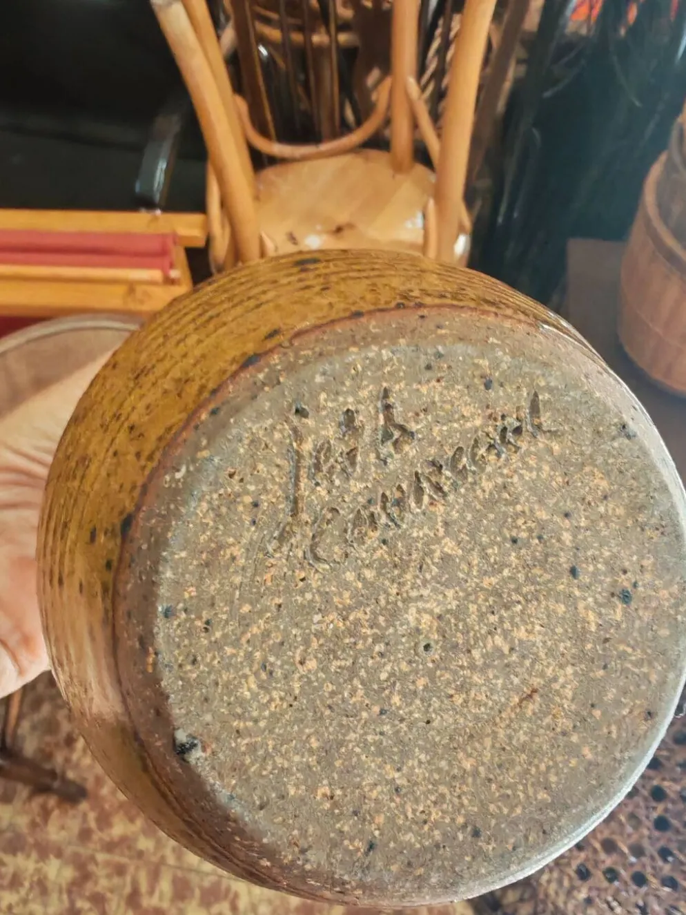 Ensemble de trois pichets et broc artisanaux en céramique vintage