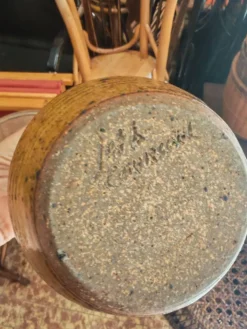 Ensemble de trois pichets et broc artisanaux en céramique vintage
