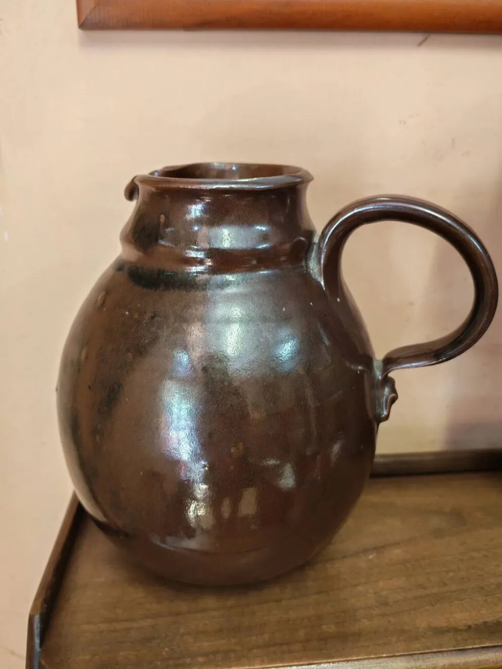 Ensemble de trois pichets et broc artisanaux en céramique vintage