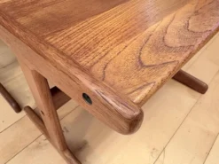 Ensemble de trois tables en teck, Danemark, années 1960.