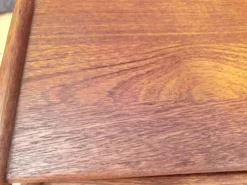 Ensemble de trois tables en teck, Danemark, années 1960.