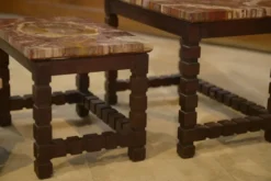 Ensemble de trois tables gigognes en palissandre et plateau en bois pétrifié brutaliste 1960’s