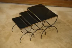 Ensemble de trois tables gigognes dans le goût de Jean Royère 1940’s