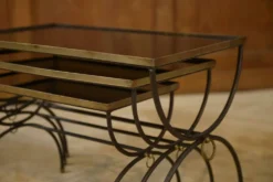 Ensemble de trois tables gigognes dans le goût de Jean Royère 1940’s