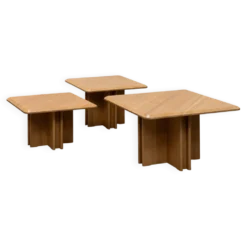 Ensemble de trois tables gigognes en chêne blond, années 80