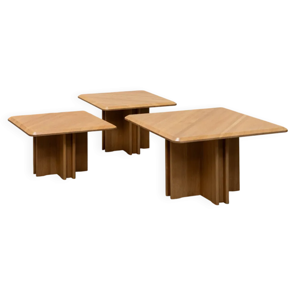 Ensemble de trois tables gigognes en chêne blond, années 80