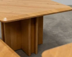 Ensemble de trois tables gigognes en chêne blond, années 80
