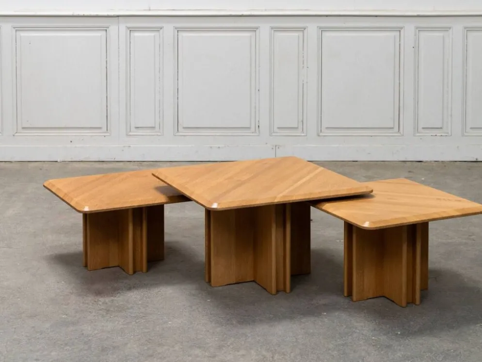 Ensemble de trois tables gigognes en chêne blond, années 80
