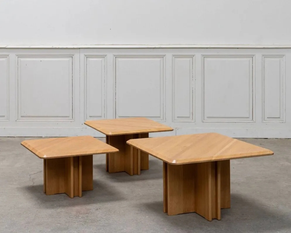 Ensemble de trois tables gigognes en chêne blond, années 80