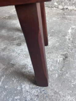 Ensemble de trois tables gigognes brutalistes, années 1970.
