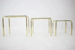 Ensemble de trois tables gigognes des années 1980.
