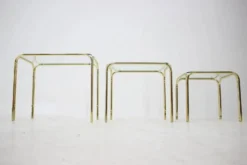 Ensemble de trois tables gigognes des années 1980.
