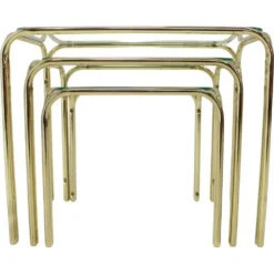 Ensemble de trois tables gigognes des années 1980.