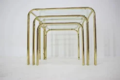 Ensemble de trois tables gigognes des années 1980.