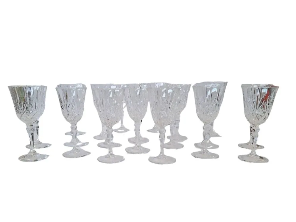 Ensemble de 20 verres en cristal taillé à la main (1985)
