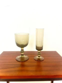 Ensemble de 8 verres fumés de biot — verre soufflé bouche, années 1970