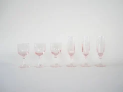 Ensemble de verres roses, design français, années 1970, fabriquées en France.