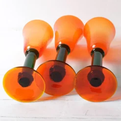 Ensemble de 3 verres à tige vintage orange et vert / Kosta Boda / Suède / 1980