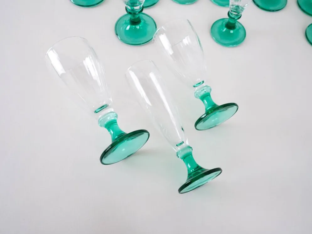 Ensemble de verres à vin et à champagne, années 1970, fabriqué en Italie.