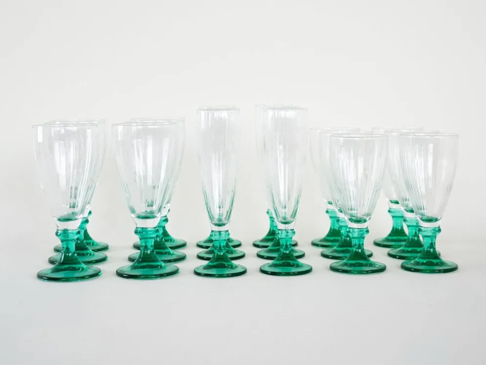 Ensemble de verres à vin et à champagne, années 1970, fabriqué en Italie.