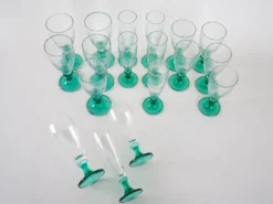 Ensemble de verres à vin et à champagne, années 1970, fabriqué en Italie.