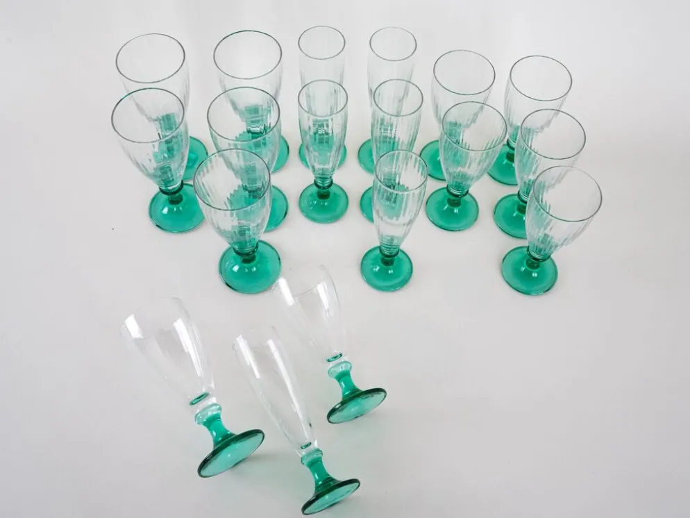 Ensemble de verres à vin et à champagne, années 1970, fabriqué en Italie.