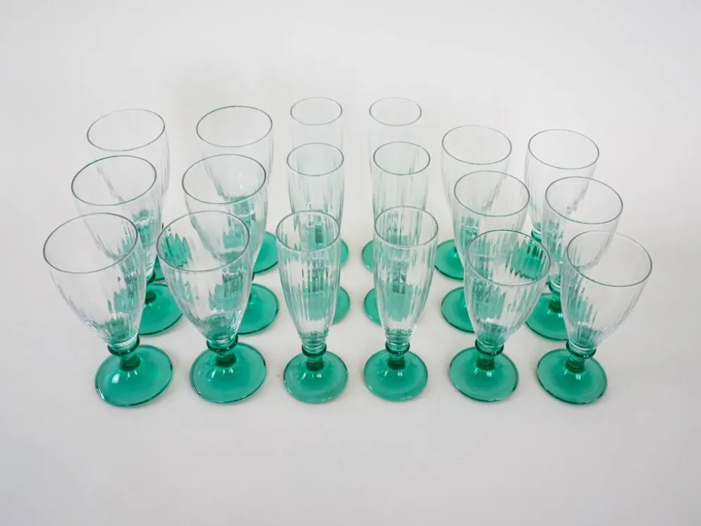 Ensemble de verres à vin et à champagne, années 1970, fabriqué en Italie.