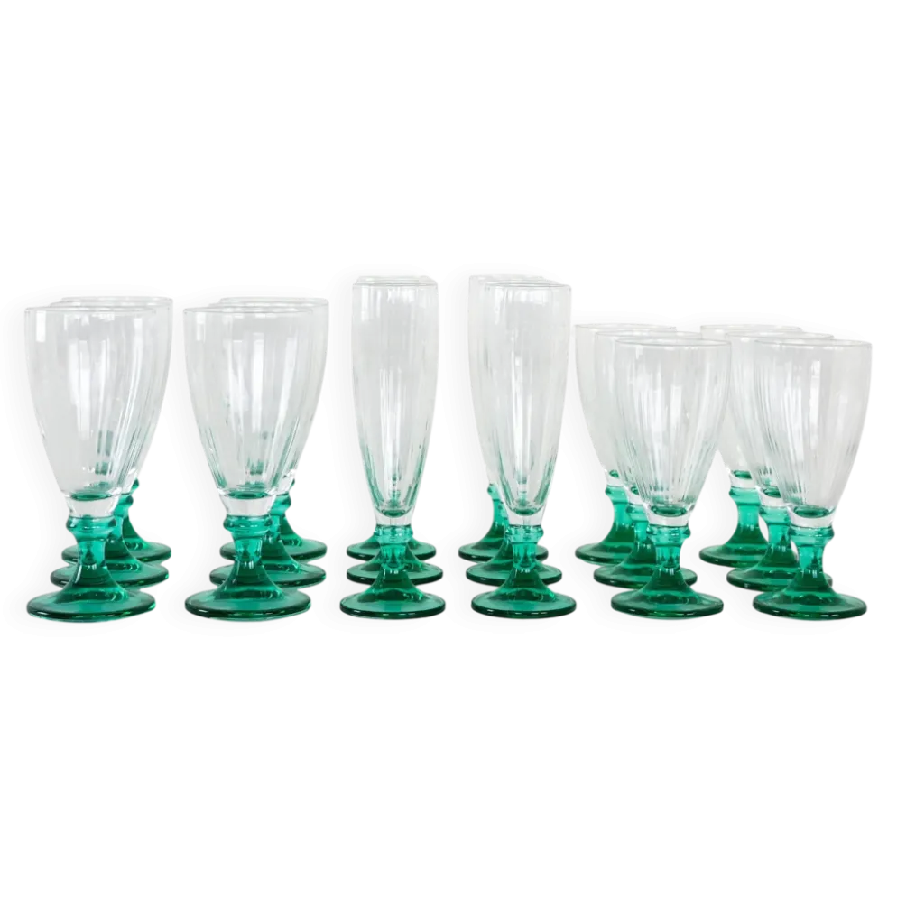 Ensemble de verres à vin et à champagne, années 1970, fabriqué en Italie.