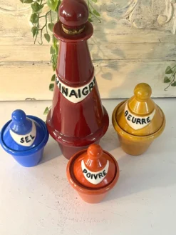 Ensemble de vinaigrette en céramique français des années 1950, style Pol Chambost.