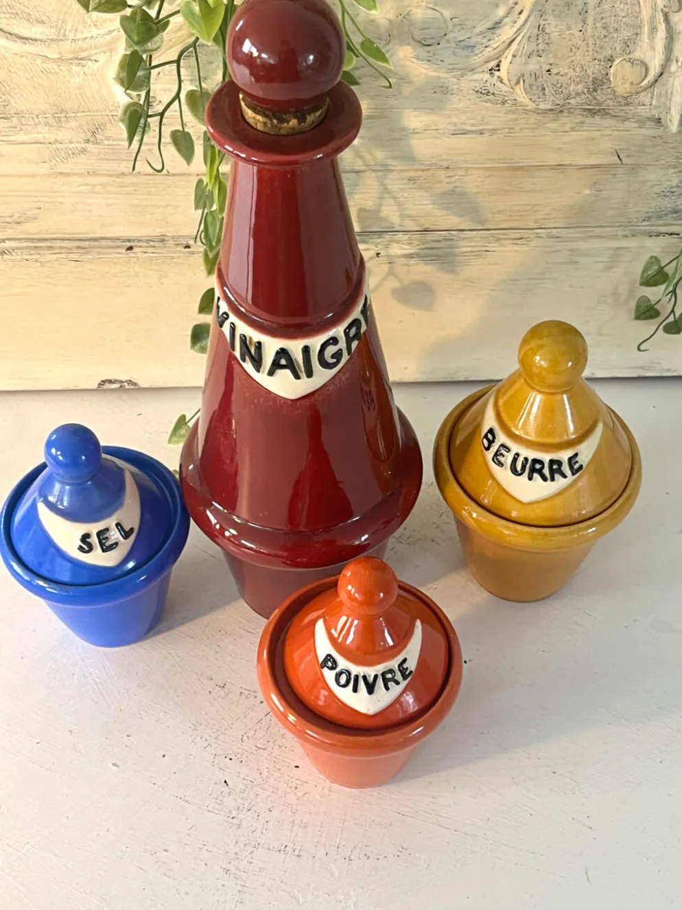 Ensemble de vinaigrette en céramique français des années 1950, style Pol Chambost.