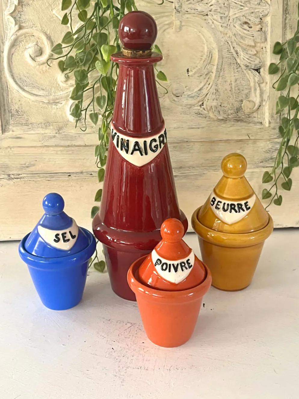 Ensemble de vinaigrette en céramique français des années 1950, style Pol Chambost.