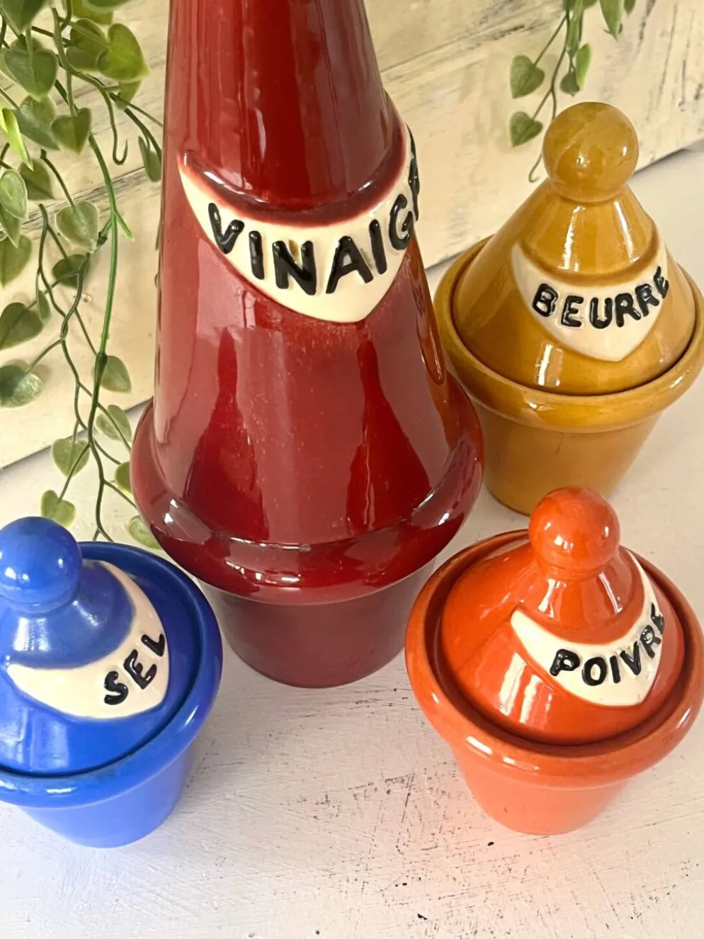 Ensemble de vinaigrette en céramique français des années 1950, style Pol Chambost.
