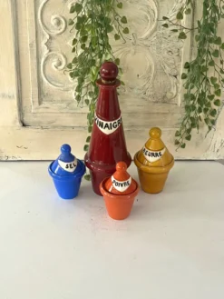 Ensemble de vinaigrette en céramique français des années 1950, style Pol Chambost.
