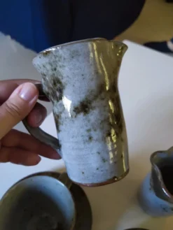 Ensemble en grès années 70, 2 tasses et 2 pichets
