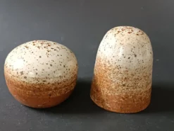 Ensemble en grès poivrier et salière Poterie des Flandres 1970