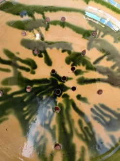 Ensemble égouttoir à fraises et saladier vernissée jaspé Vallauris