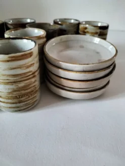 Ensemble grès paysan 10 tasses et 5 soucoupes années 70