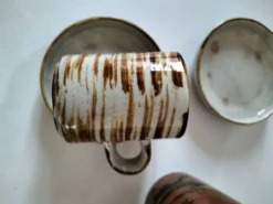 Ensemble grès paysan 10 tasses et 5 soucoupes années 70