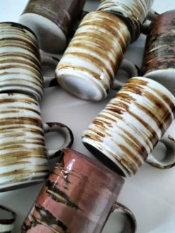 Ensemble grès paysan 10 tasses et 5 soucoupes années 70