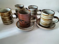 Ensemble grès paysan 10 tasses et 5 soucoupes années 70