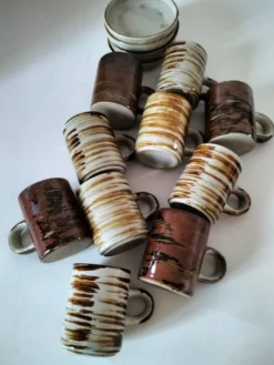 Ensemble grès paysan 10 tasses et 5 soucoupes années 70