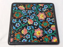 Ensemble émaux de Longwy dessous de plat et de bouteille décor floral
