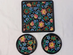 Ensemble émaux de Longwy dessous de plat et de bouteille décor floral