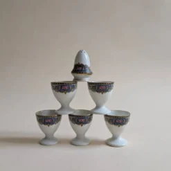 Ensemble petit-déjeuner composé de 5 coquetiers