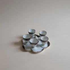 Ensemble petit-déjeuner composé de 5 coquetiers