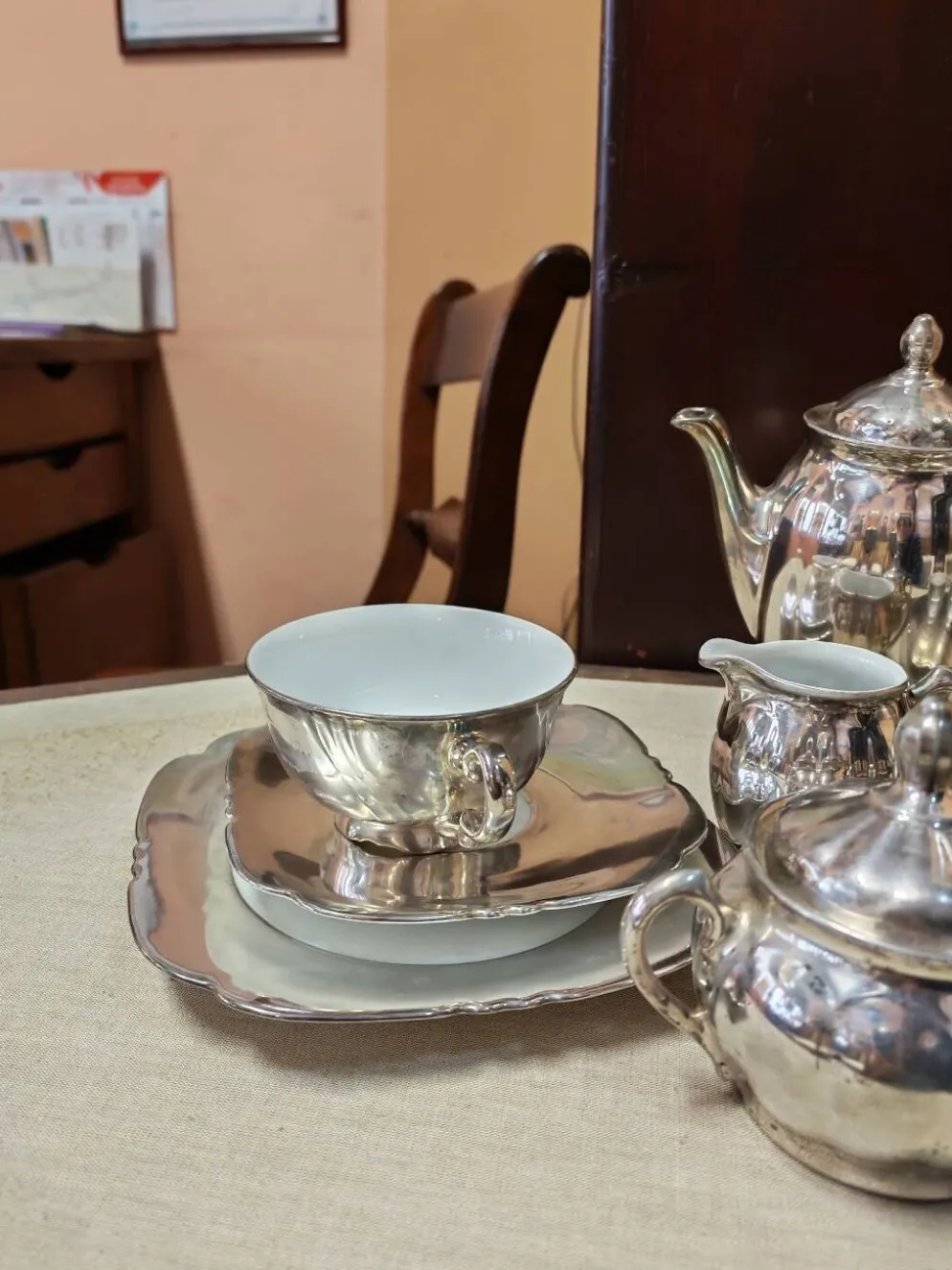 Ensemble petit déjeuner à thé ou café en porcelaine